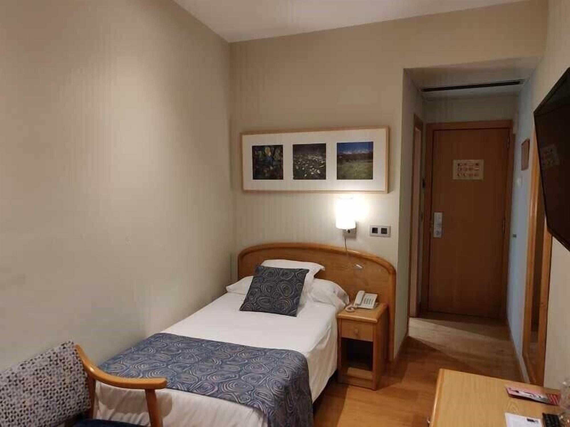 Hotel Tanit Бенидорм Экстерьер фото
