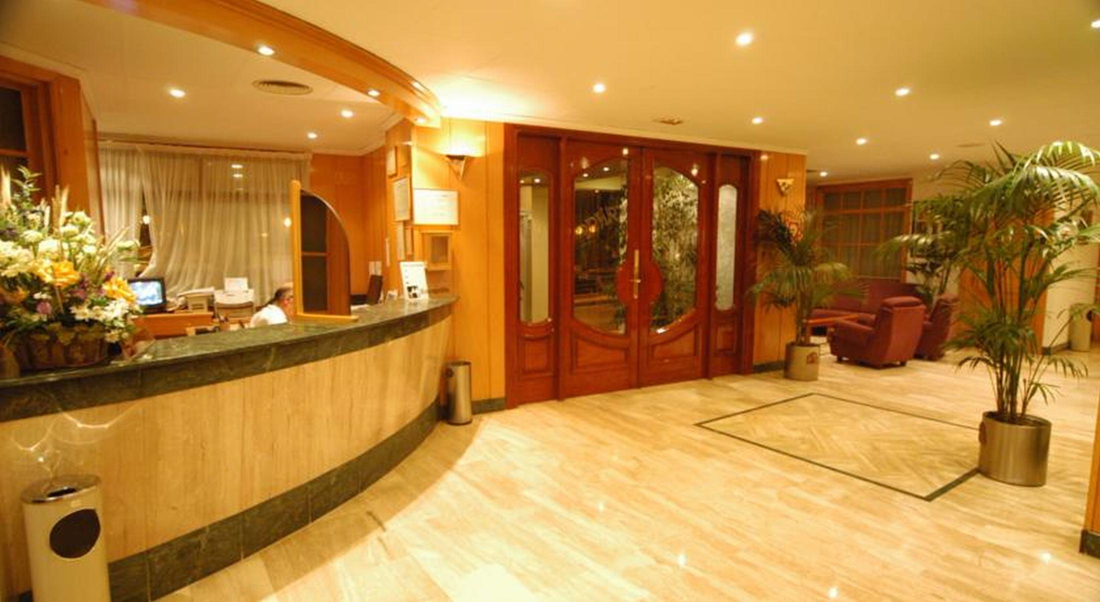 Hotel Tanit Бенидорм Экстерьер фото