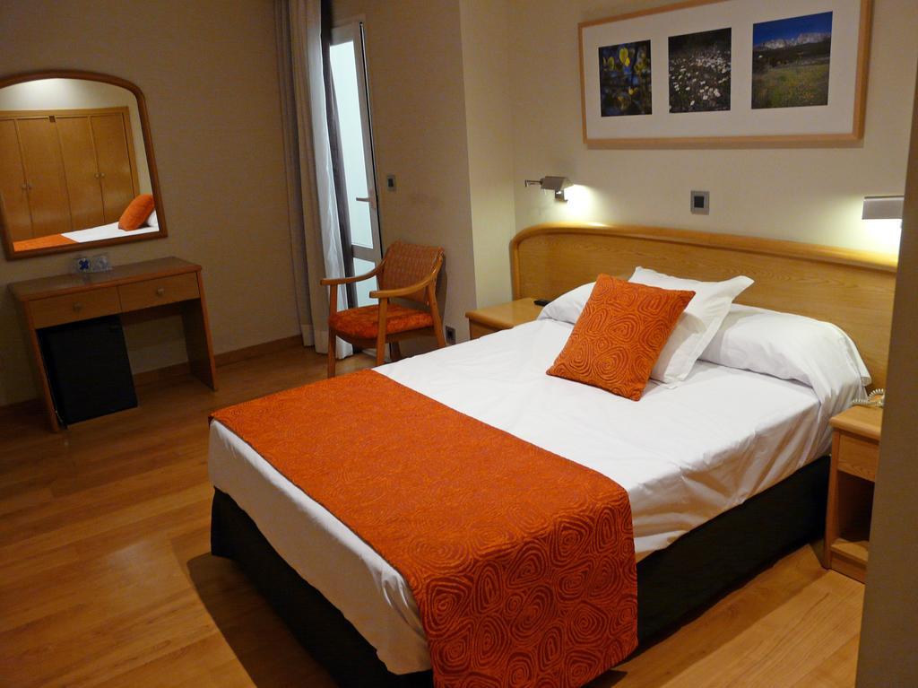 Hotel Tanit Бенидорм Экстерьер фото